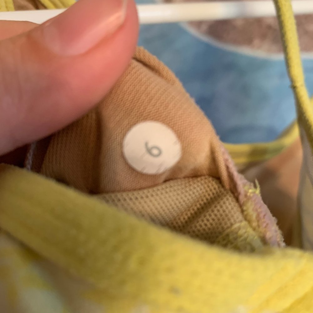 Lululemon sports bra